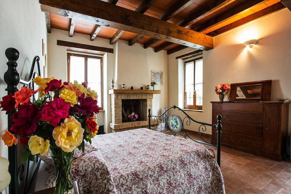 Casa de vacaciones soleada con piscina in Salsomaggiore Terme, Provincia de Parma