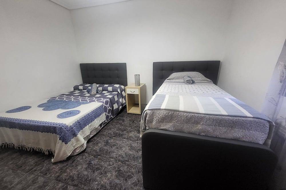 Casa Rural Oasis, Puertollano, agradable casa con Piscina en zona tranquila. in Puertollano, Provincia de Ciudad Real