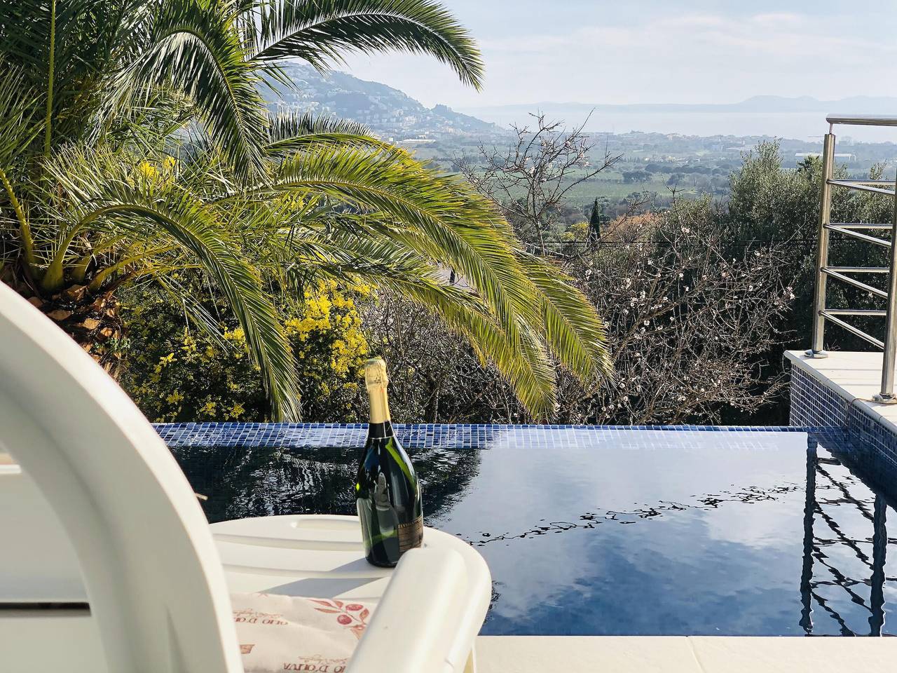 Villa moderna con impresionantes vistas a la Bahía de Roses in El Mas Fumats, Roses