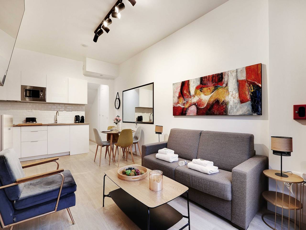 Apartamento inteiro, Apartamentos para Temporada para 6 pessoas com jacuzzi in Paris, Ilha de França