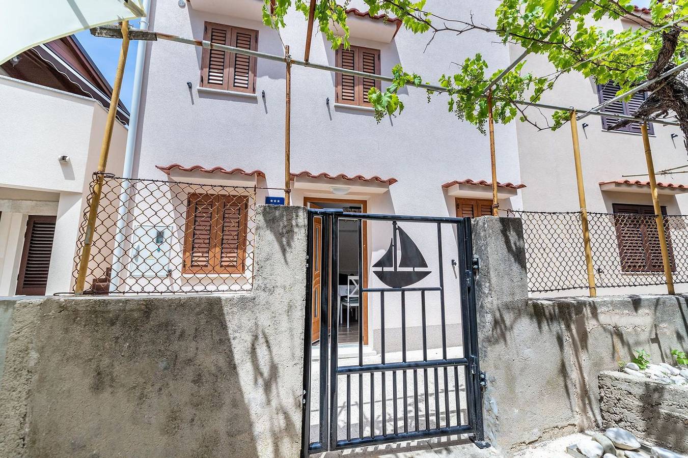 Apartamento entero, Traumhaftes Studio nur 100 Meter zum Strand inmitten der romantischen Altstadt in Baska, Krk (isla)
