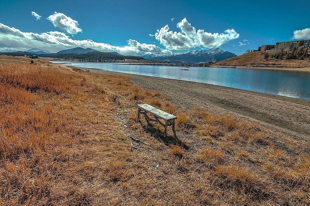 Ganze Wohnung, Das Gem Of East Bay! Komplett umgebaut 2. Stock Einheit mit atemberaubender Aussicht in Dillon, Arapaho and Roosevelt National Forests