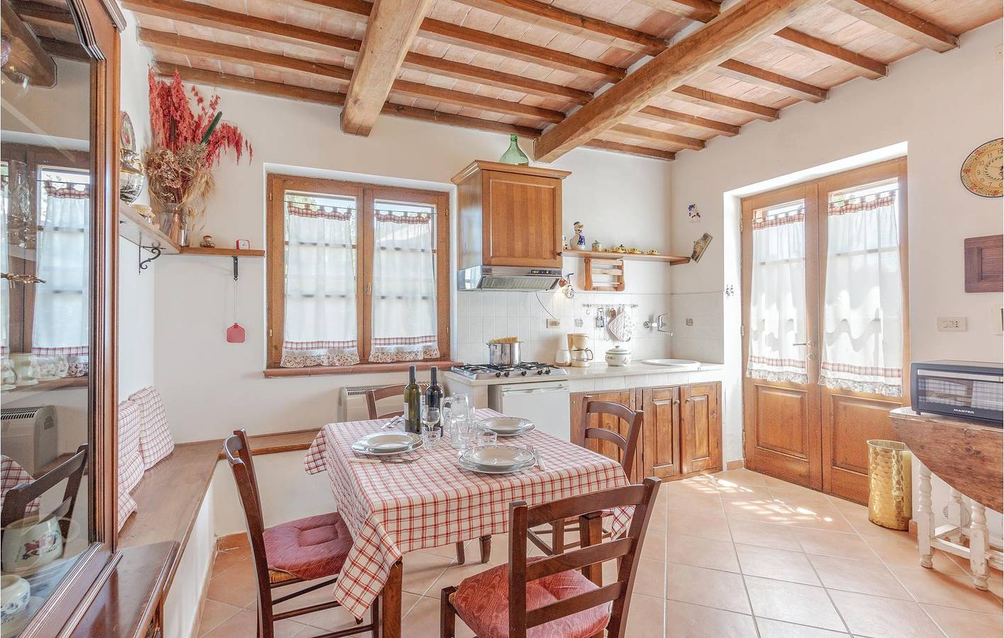 Ganze Ferienwohnung, Appartement am Pool: Parkplatz, Küche, Internet, Nähe Essen & Fluss. in Sorano, Grosseto Provinz