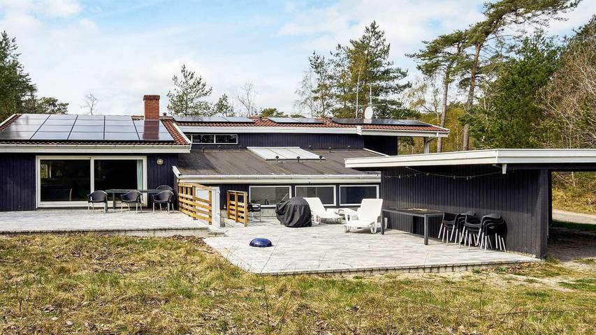 Dom dla 13 osób, z basen i taras oraz sauna i jacuzzi w Bornholm