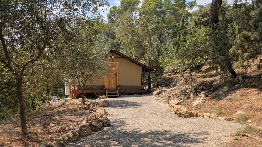 Tente pour 2 personnes, avec jardin ainsi que vue et terrasse, animaux acceptés dans le Var - 4