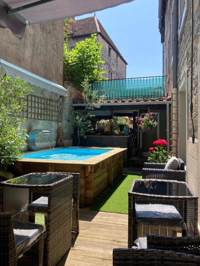 Maison d’hôte pour 3 personnes, avec vue ainsi que piscine et terrasse à Baume-les-Dames