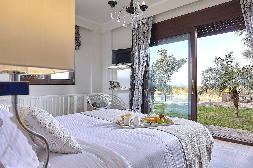 Villa Diese fantastische Villa mit 6 Schlafzimmern verfügt über einen beheizten Innen- und Außenpool in Kokkini Hani, Iraklio-Heraklion und Umgebung