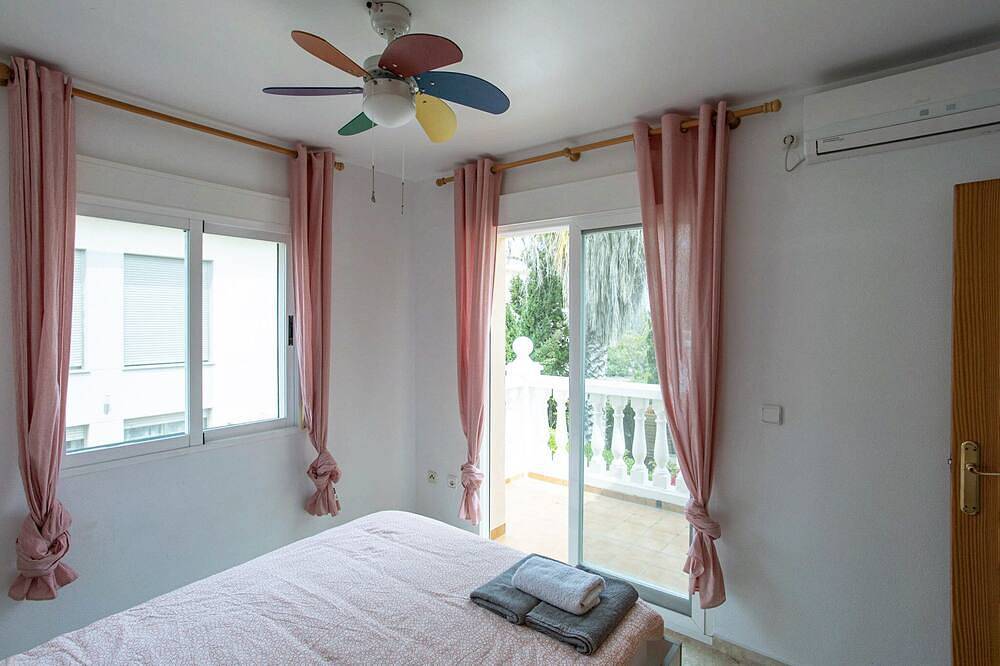 Gemütliches Haus, direkt am Strand und am Golfplatz in ruhiger Urbanisation in Oliva, Costa Blanca