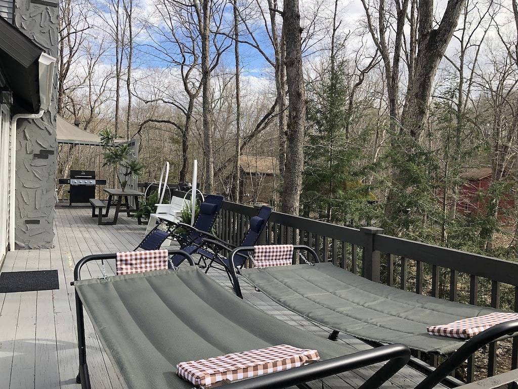 Silver Fox Wasserfront Ssmook Lux Pocono Zuhause, Hot Tub, Säge Creek Front in Saw Creek, Pike County