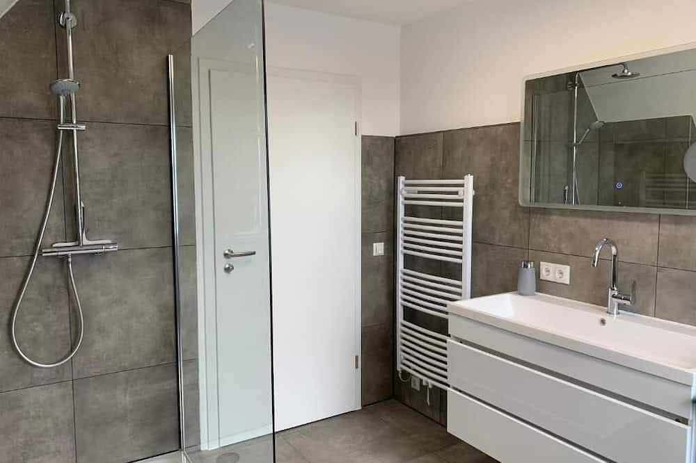 Ganze Wohnung, Familien-Apartment direkt am Wasser in Unterweser, Brake