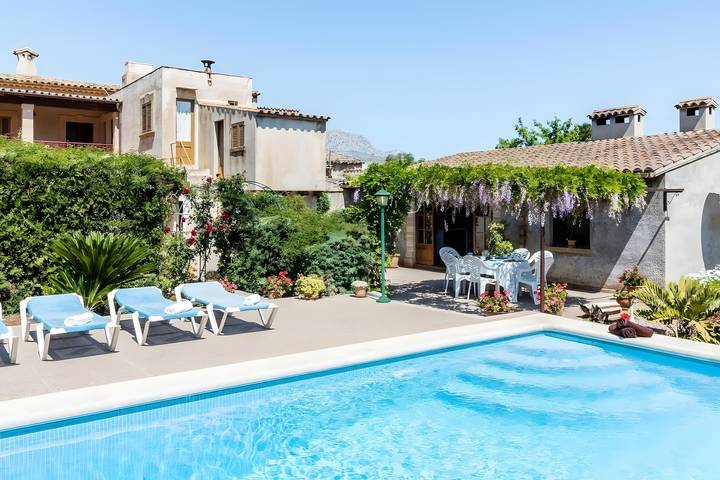 Villa 'Panada' with Private Pool, Wi-Fi, and Air Conditioning in Pollença Town, Pollença