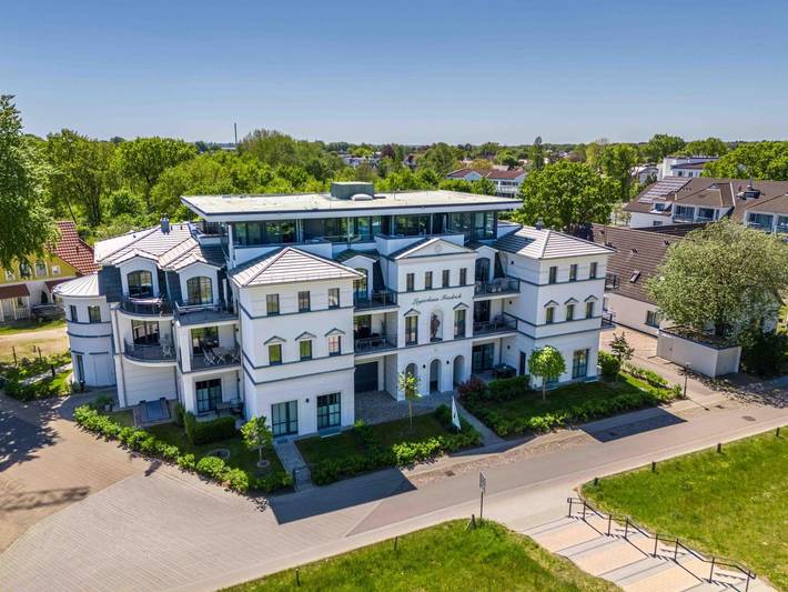Ganze Ferienwohnung, Logierhaus Friedrich - Komfortable Ferienwohnung in Zingst in erster Reihe am Strand mit Terrasse in Ostseebad Zingst, Zingst