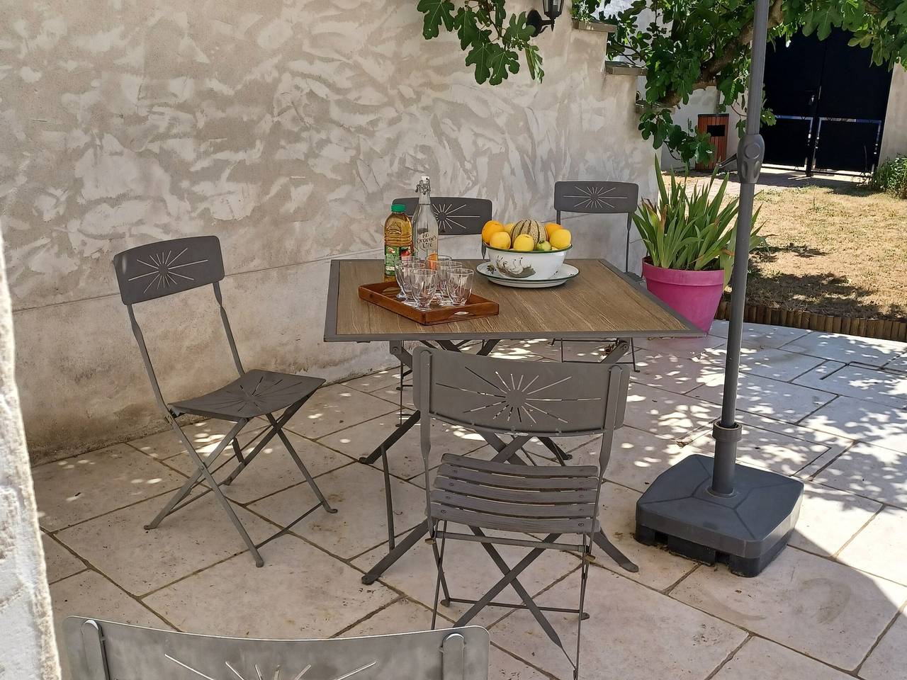 Geräumiges Haus mit Terrasse, Grill und Internet in Les Bordes in Les Bordes (Yonne), Yonne