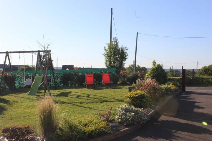 Location de vacances pour 4 personnes, avec vue et jardin à Pontmain - 2