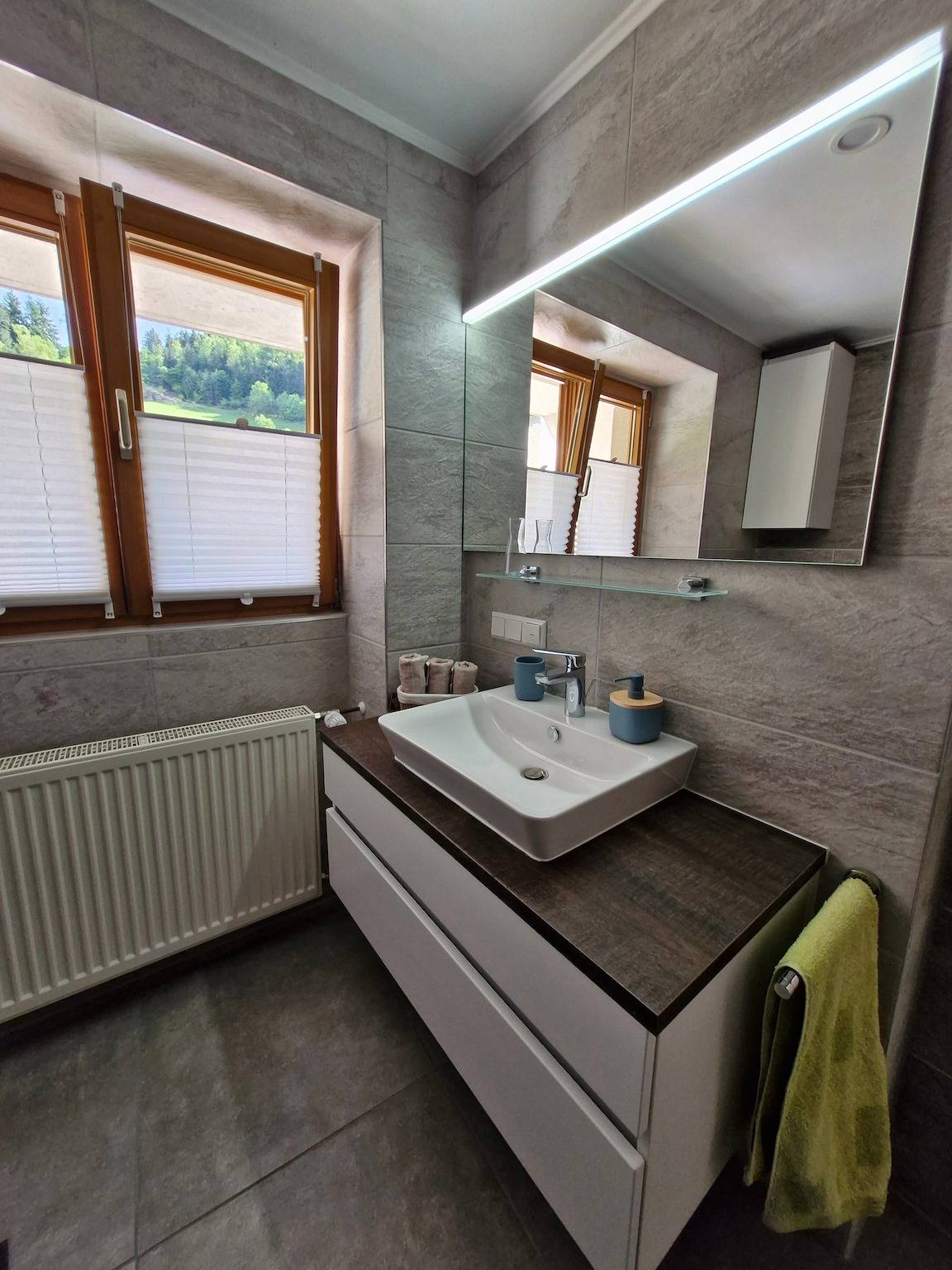Ganzes Studio, Ferienwohnung 'Vordere Halde' mit Bergblick, privater Terrasse und Wi-Fi in Elzach, Mittlerer Schwarzwald