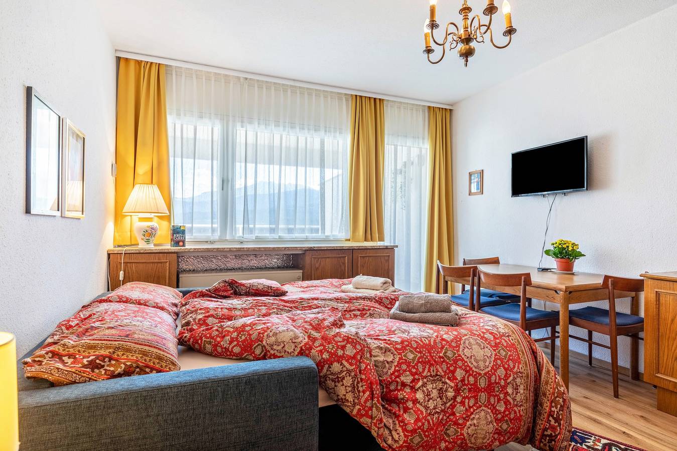 Apartamento entero, Apartamento Grimmingblick con piscina y gran terraza in Sonnenalm, Bad Mitterndorf