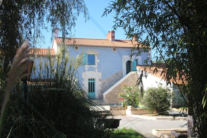 Gîte pour 2 personnes, avec Terrasse et Jardin dans Bouée