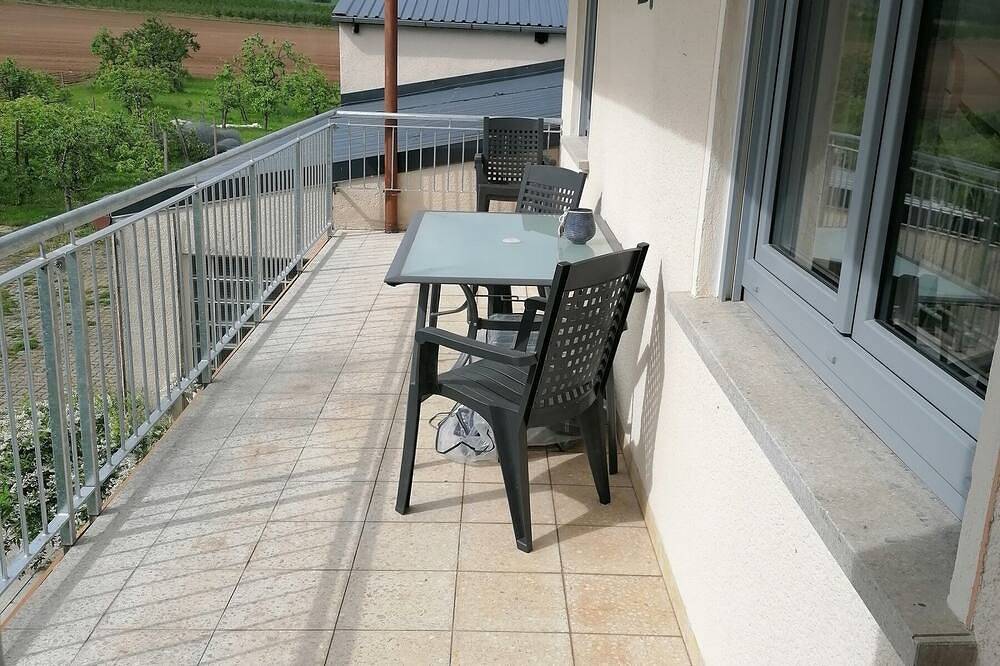 Geheel appartement, Ferienwohnung mit Balkon in Karlstadt, Maindreieck