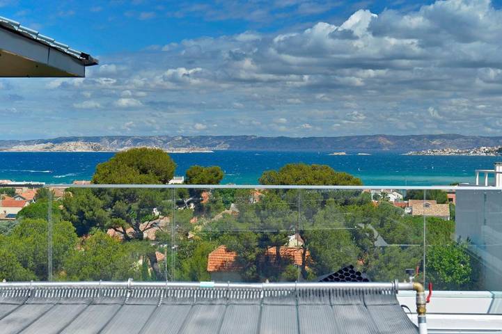 Gîte pour 5 personnes, avec Balcon ainsi que Terrasse et Vue dans La Pointe-Rouge