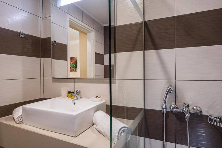 Club vacances pour 4 personnes, avec bassin pour enfant ainsi que piscine et jardin, adapté aux familles en Crète - 4