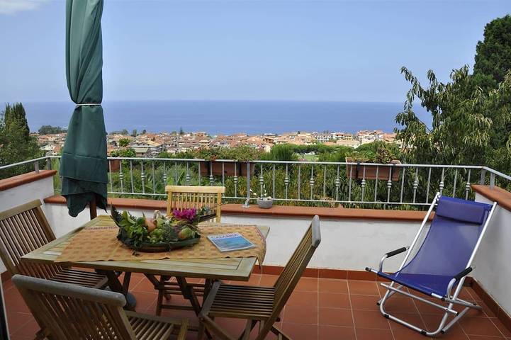Ferienhaus für 6 Personen, mit Balkon und Garten
