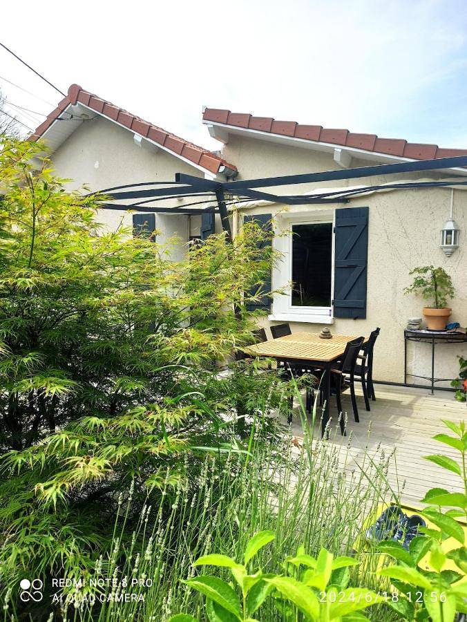 Cottage pour 2 personnes, avec jardin et vue, animaux acceptés dans La Bénisson-Dieu