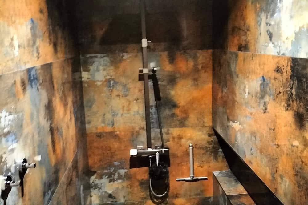 Villa in a private estate, swimming pool with beach (overflow) in Bagnols-sur-Cèze, Nimes und Umgebung