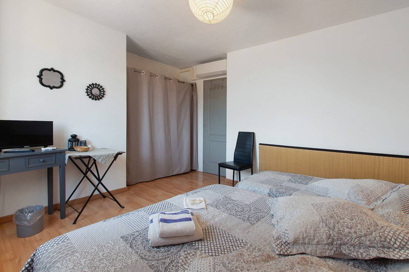 Bed and Breakfast 'Colibri' with Mountain View, Wi-Fi and Air Conditioning in Coaraze, Mediterranean Coast (France)