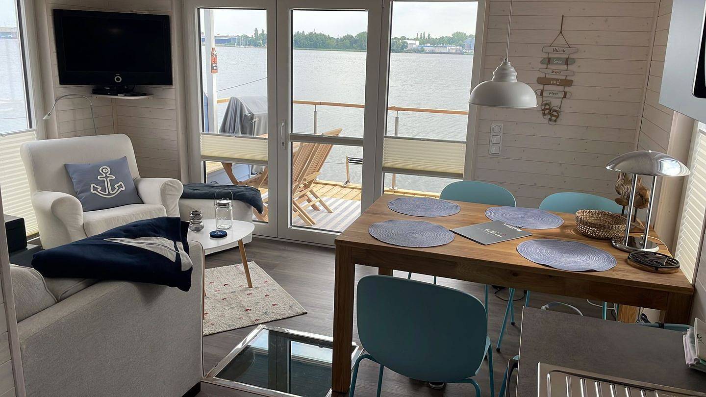 Schönes Hausboot in der Nähe von Lübeck ‚ unsere Snowbird‘ mit traumhaftem Traveblick! in Lübeck, Lübecker Bucht