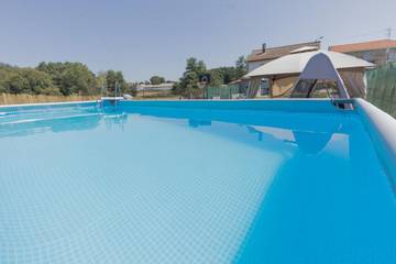 Casa de vacaciones para 5 personas, con piscina además de jardín y vistas en Comarca de Orense