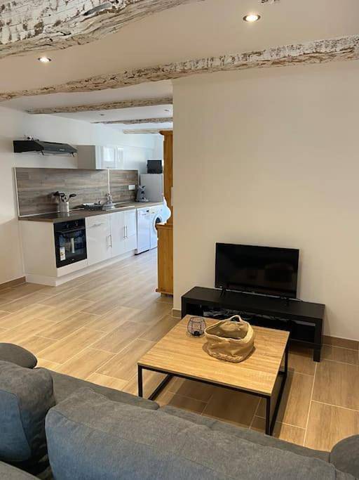 Gîte pour 4 personnes, avec terrasse dans Office De Tourisme De Greoux Les Bains - 4