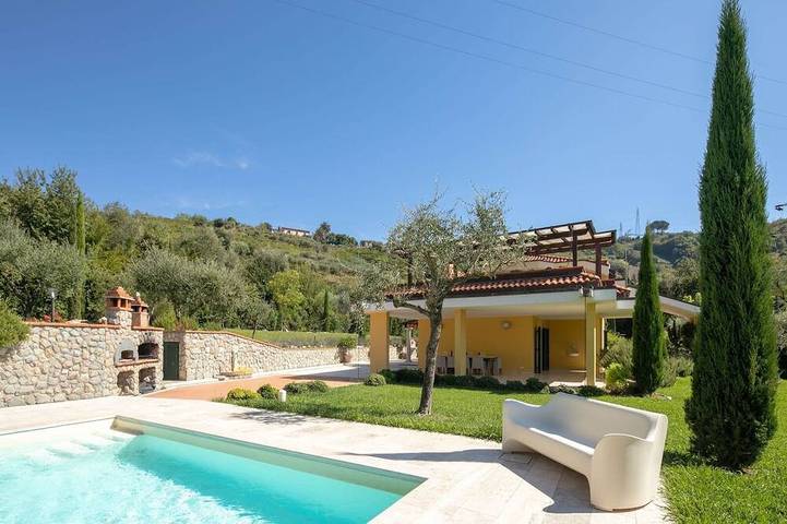 Villa per 10 persone, con giardino, con animali domestici in Carrara