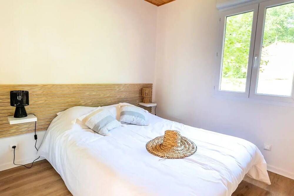 Chalet Premium 3 Pièces 4/6 Personnes Climatisé + Tv in Longeau-Percey, Haute-Marne