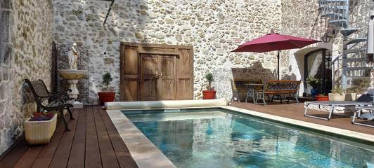 Cottage pour 2 personnes, avec terrasse et piscine à Le Pouget
