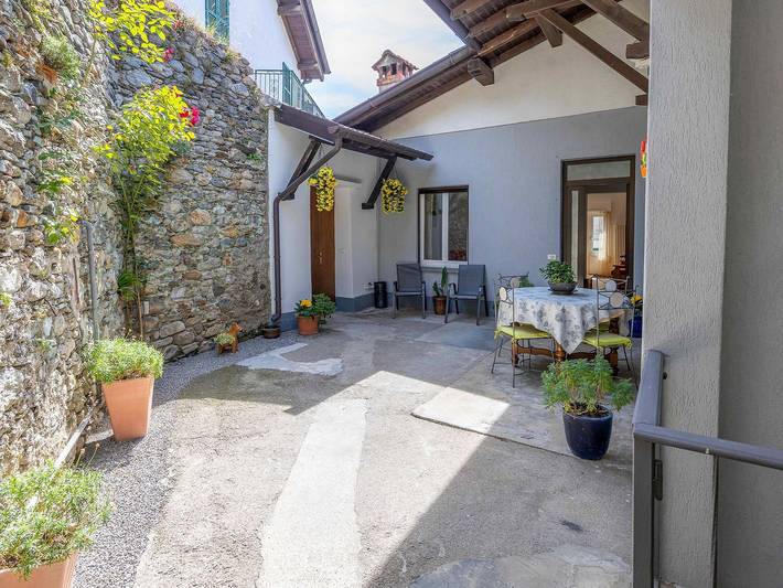 Location de vacances pour 5 personnes, avec piscine et jardin, animaux acceptés à Domaso - 3