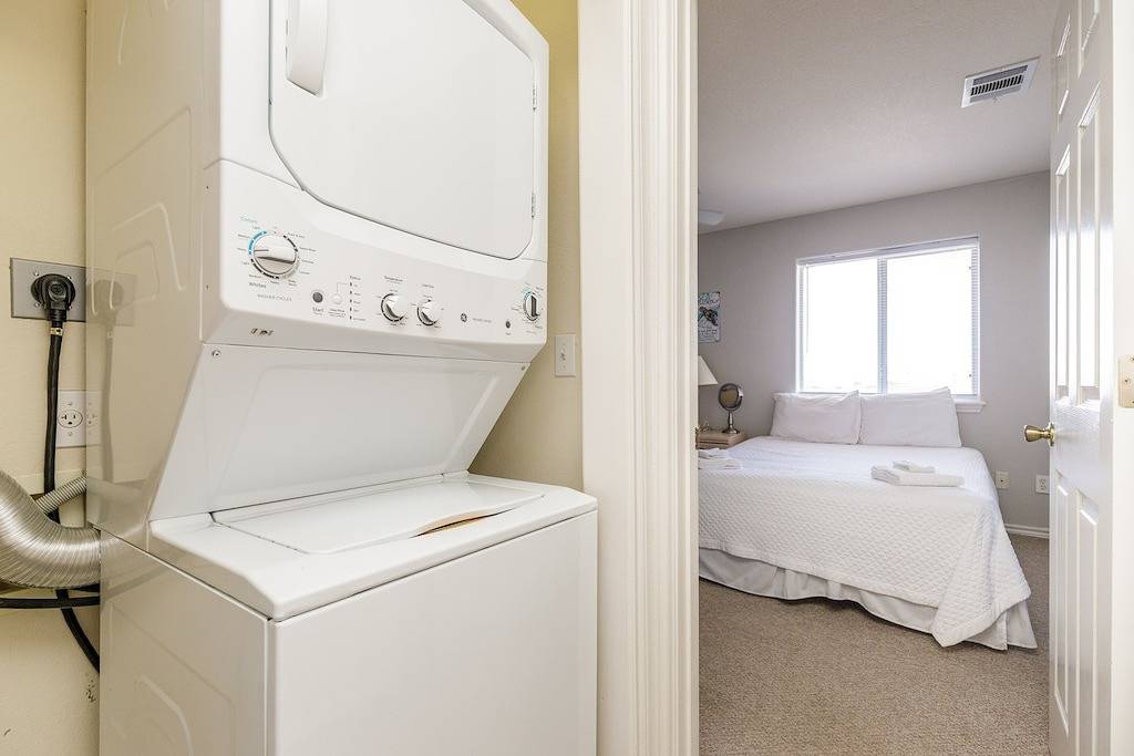 Ganze Wohnung, Waterfront Canal Views | Spacious Deck & Fishing Access in North Padre Island, Corpus Christi