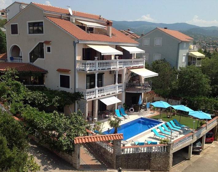 Apartament wakacyjny dla 6 osób, z Balkon/ taras i Basen w Novi Vinodolski
