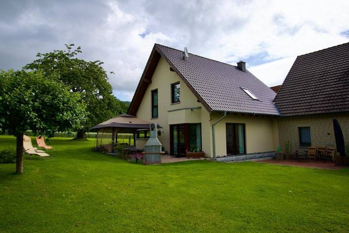 Ferienhaus für 6 Personen, mit Terrasse und Garten sowie Ausblick