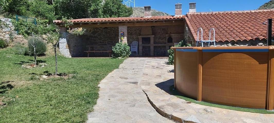 Casa rural para 6 personas, con jardín además de piscina y vistas en Comarca de Ávila