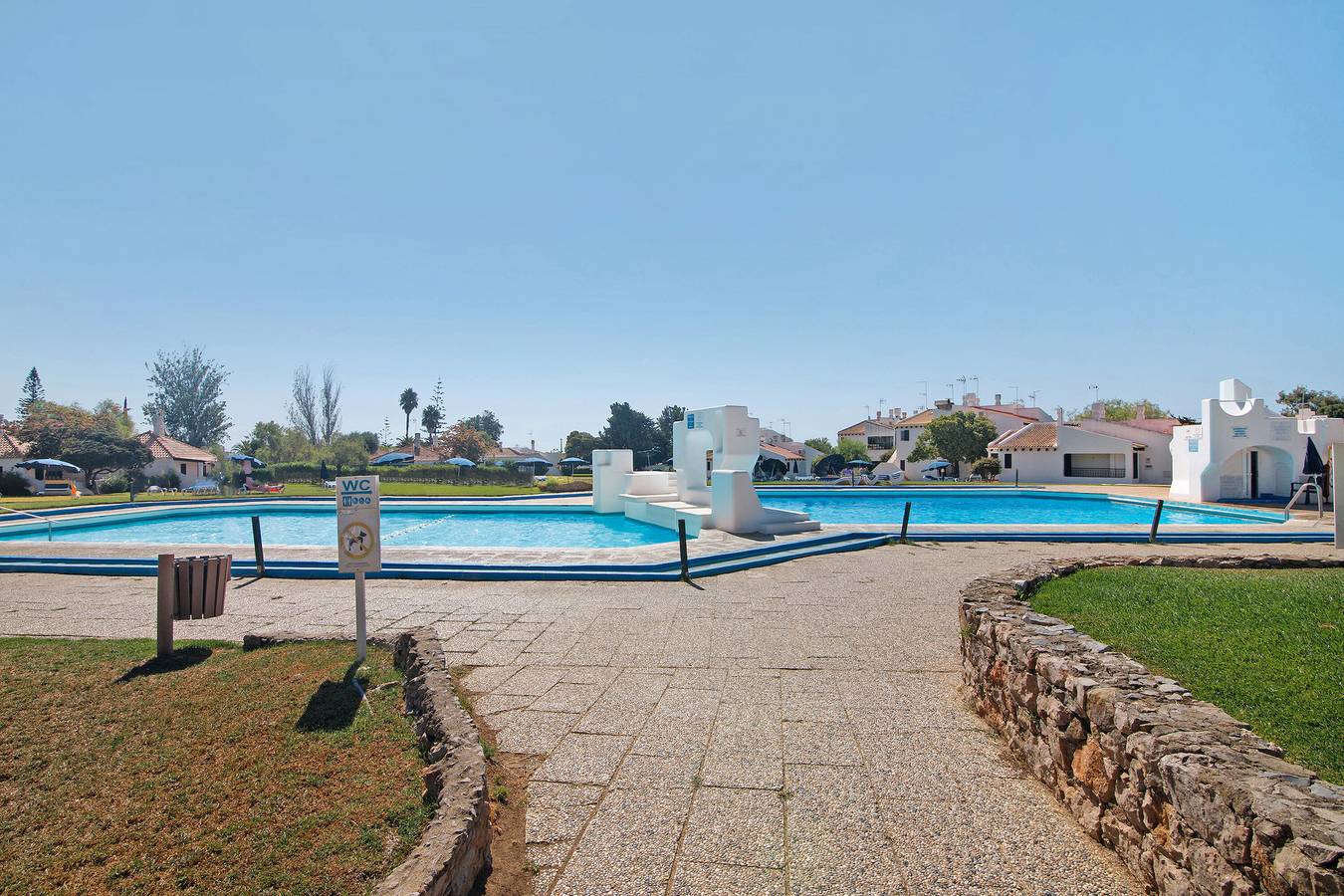 Ferienhaus 'Seaside 423A' mit Gemeinschaftspool, Wlan und Klimaanlage in Pedras d'El Rei, Santa Luzia