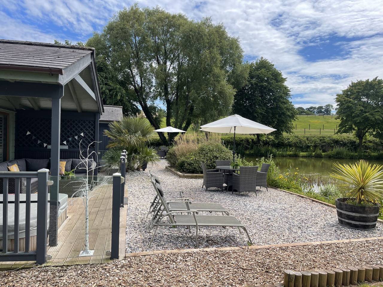 Kingfisher Lodge, South View Lodges in Shillingford St George, Devon
