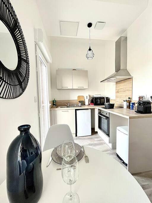 Appartement entier, Studio with Terrace in Bourg-de-Péage, Région de Valence