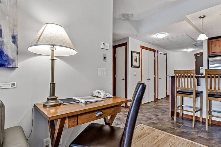 Gîte pour 8 personnes, avec jacuzzi ainsi que piscine et balcon à Canmore - 2