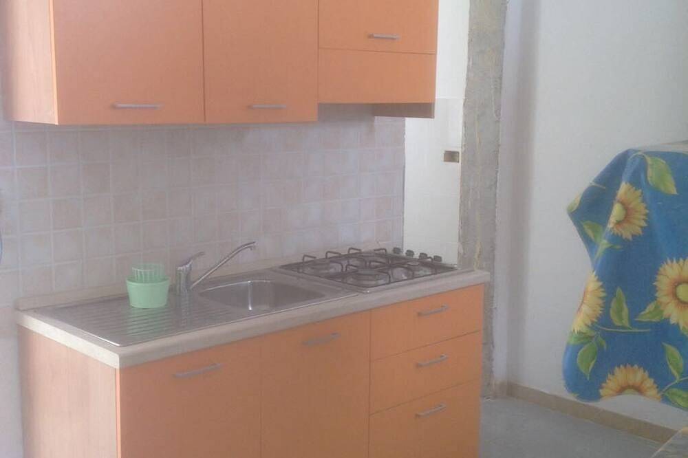 Apartamento entero, Detached two-room apartment 700 meters from the ocean in Leuca, Castrignano del Capo