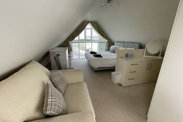 Holiday Home for 8 People in Milford-on-Sea, Hampshire, Photo 1