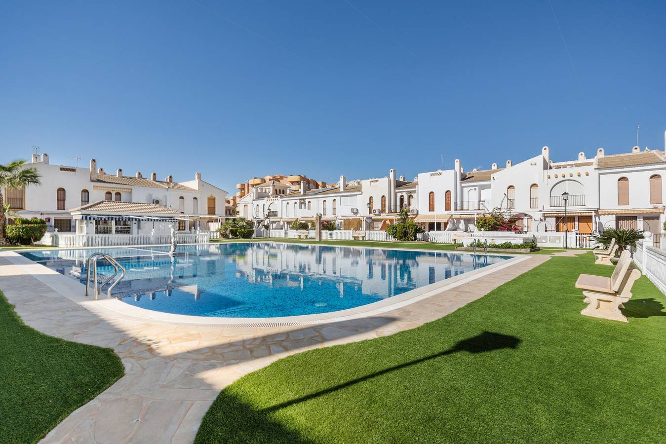 Apartamento entero, Villa '53 Luz Bahia' con piscina compartida, jardín y Wi-Fi in Puerto de Mazarrón, Mazarrón