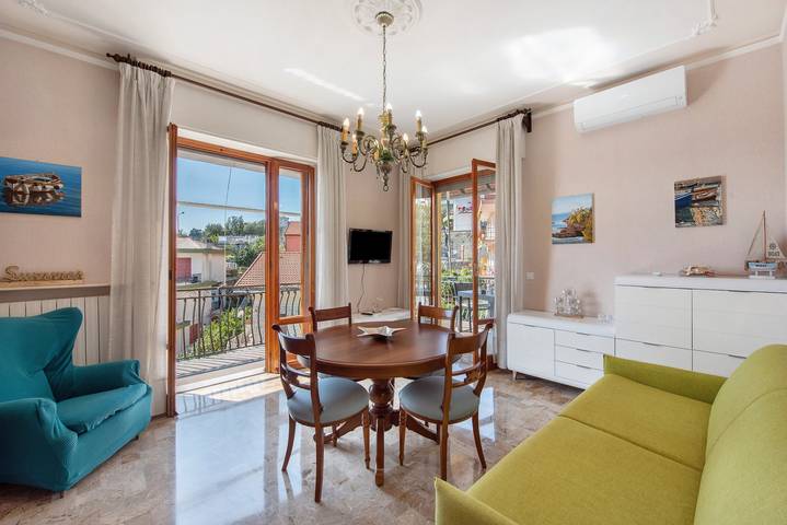 Appartamento intero, Appartamento 'Due Passi Dal Mare Tra Gli Ulivi' con vista mare, Wi-Fi e aria condizionata in Varazze (Città), Varazze