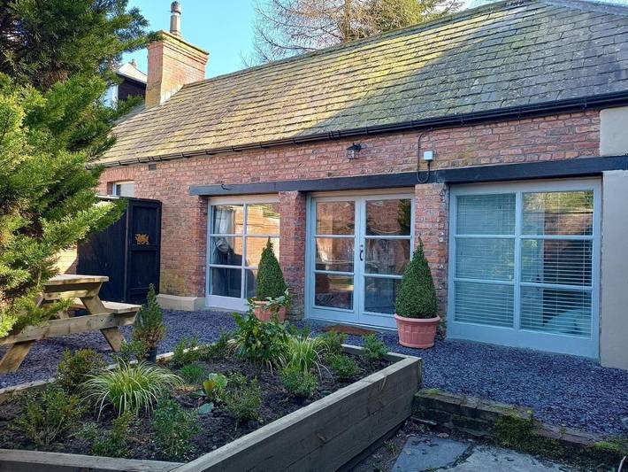 Ferienhaus für 6 Personen, mit Whirlpool und Terrasse sowie Garten und Pool