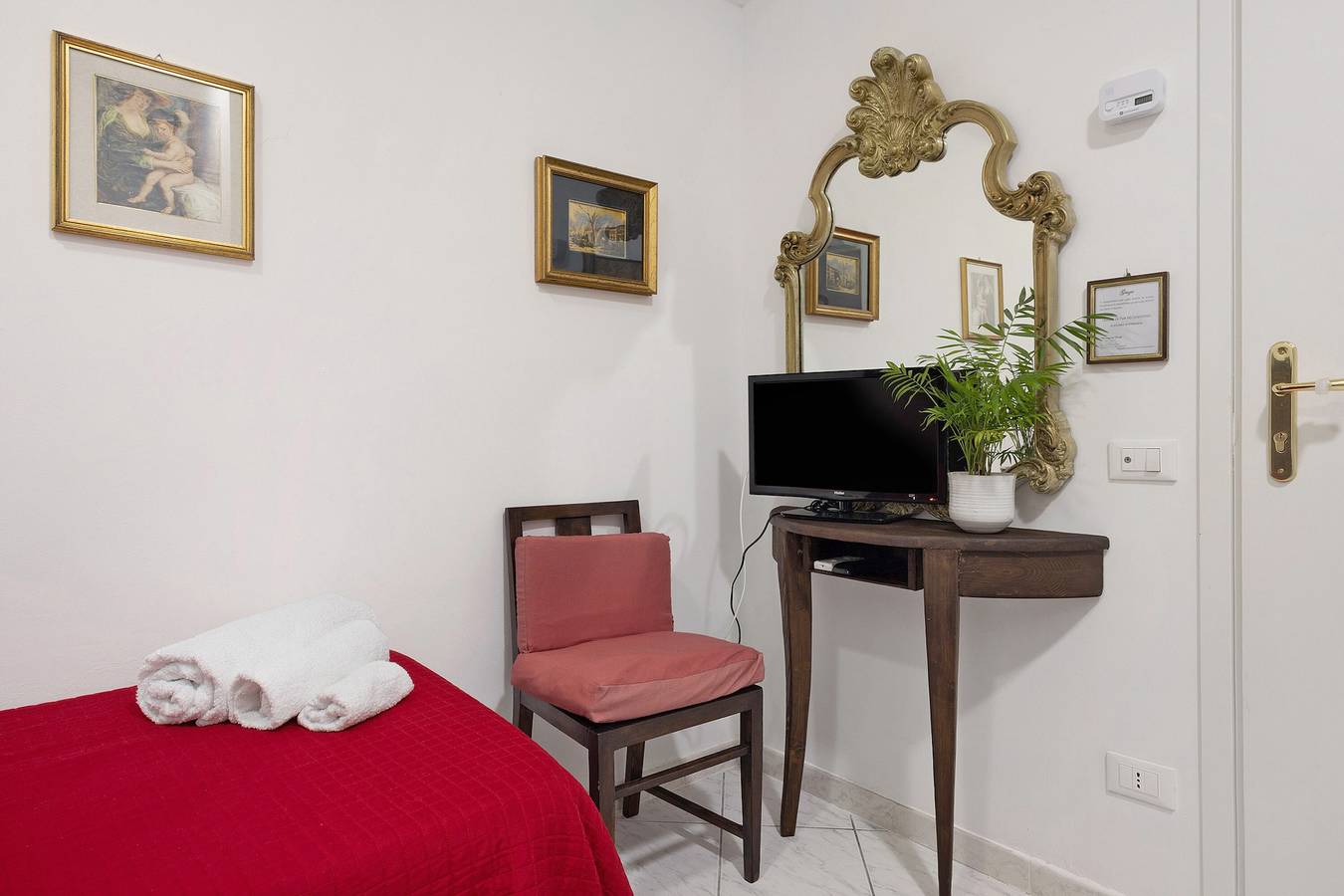 Apartamento 'Al Palazzo Del Principe Al Massimo' com Wi-Fi e Ar Condicionado in Palermo, Palermo (província)