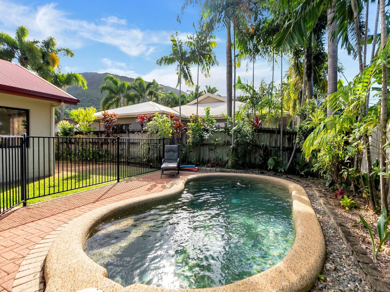 Ganze Wohnung, 3-Bett-Familienhaus mit Pool und Grill am Strand in Clifton Beach (Cairns), Cairns